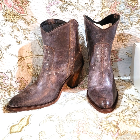 FRYE Demi Studded Ankle Boots NEW NIB 7
